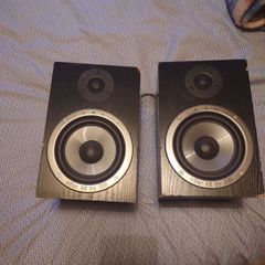 ESI nEar 05 studio monitors