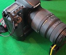 Canon EOS 30D digital SLR camera 70-300 zoom lens