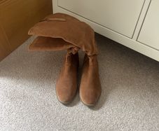 Suede boots