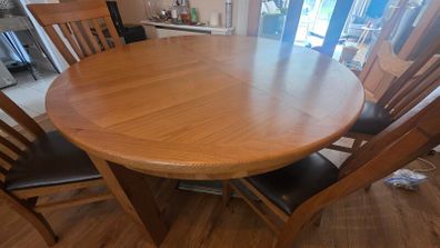 Dinning Table and 4 chairs