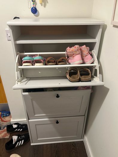 Shoe cabinet
