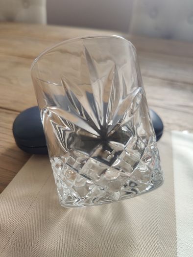 Crystal whiskey tumblers
